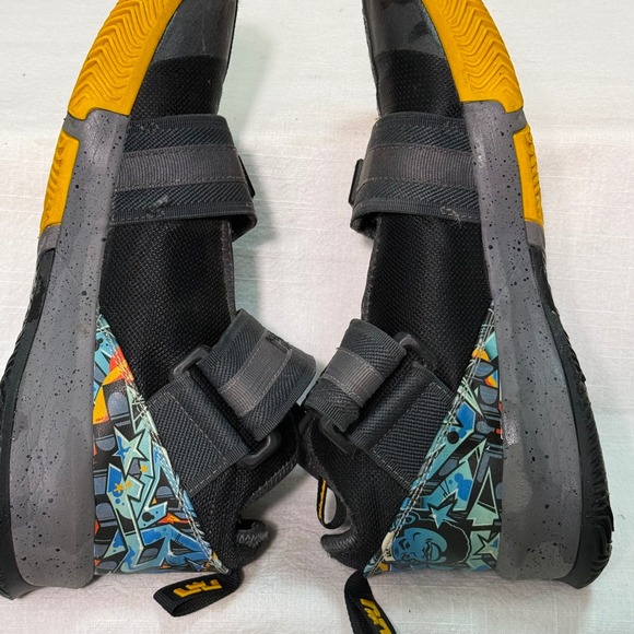 Nike Lebron Soldier Graffiti Kids Basketball Shoes Black Yellow Graffiti SZ 7Y - Picture 8 of 9